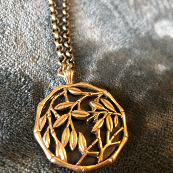 Beautiful Medallion Necklace from Korea - Picture 2 of 6